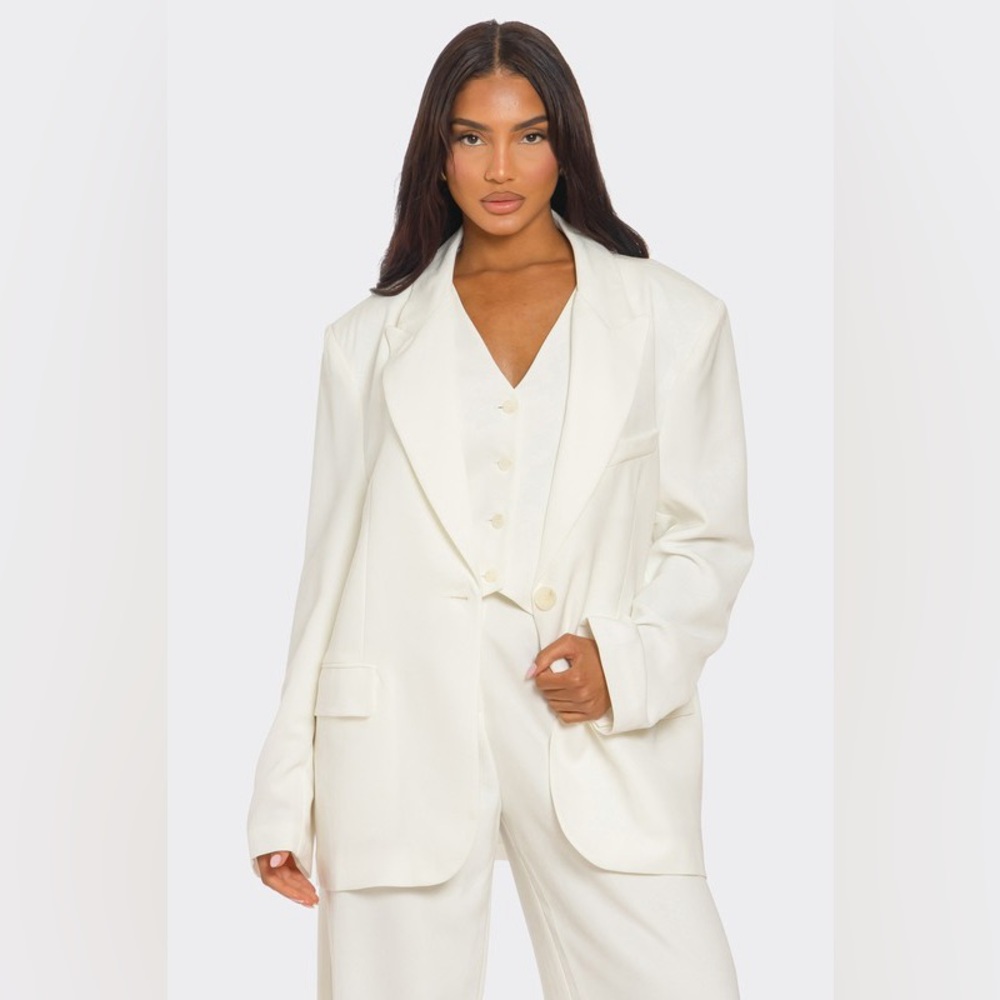 Oversized Blazer with Light Shoulder Pads in Off White